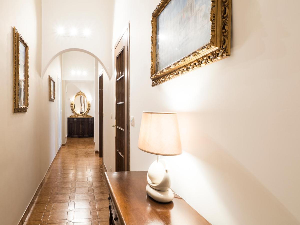 {2 Steps From The Colosseum} Free Wi-fi & Netflix * Rome